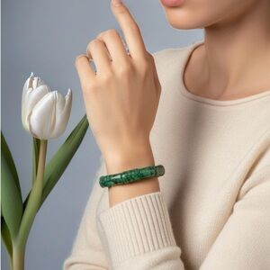 0166 Green Glass stretch Bracelet for Women